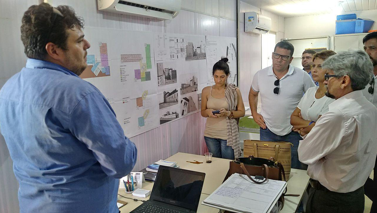 Imagem 1 -  Nesta quarta-feira (10) o secretário estadual de Saúde, Cipriano Correia, juntamente com Técnicos do Banco Mundial visitaram o Hospital Regional da Mulher, que está sendo construído perto do Campus Central da UERN