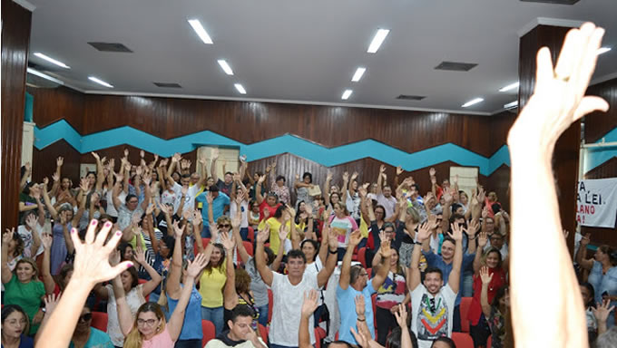   Em assembleia, os professores deliberaram em assembleia que irão continuar o movimento grevista e o Sindicato dos Servidores Públicos Municipais de Mossoró irá requerer ao Ministério Público a realização de uma Audiência Conjunta