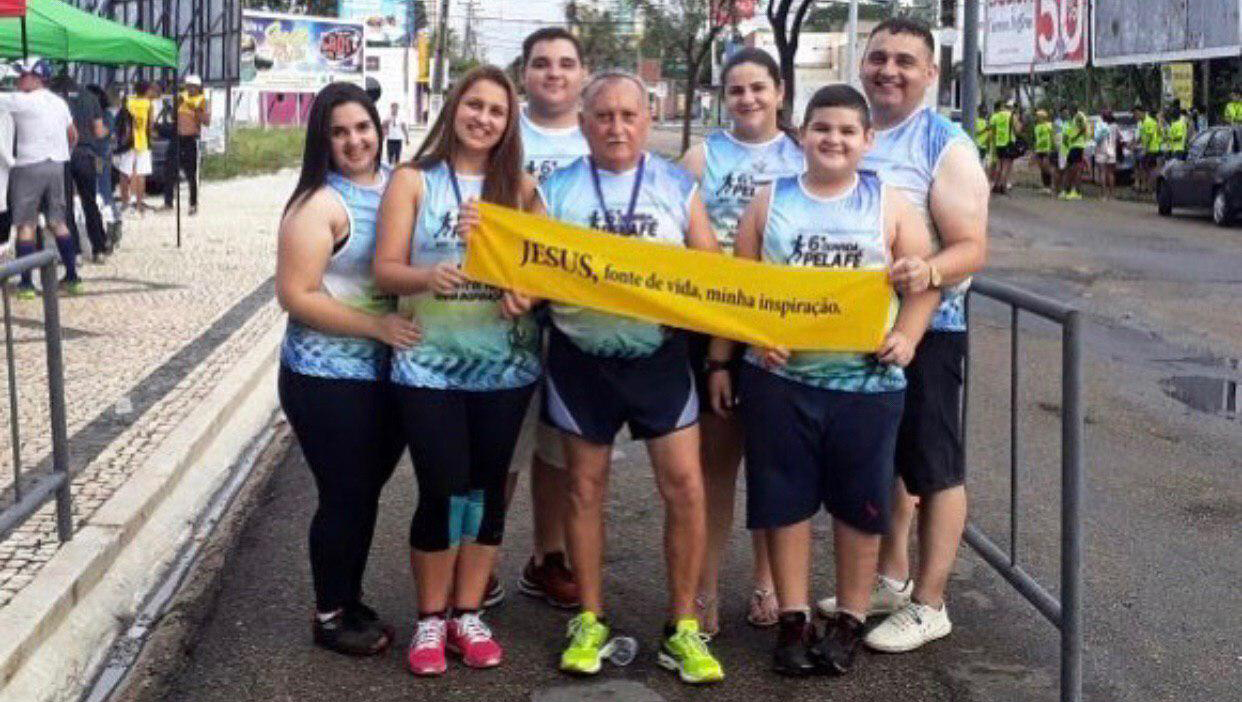   A Corrida Pela Fé é um evento esportivo, beneficente, realizado pelo bancário aposentado e corredor de rua, Hermes Santos Castro Junior, com apoio da sua família.