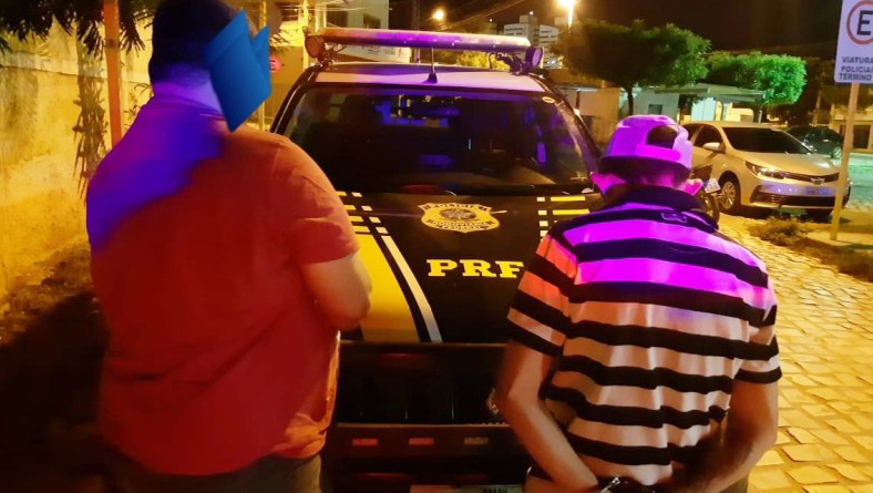   O carro com a placa original pertence a uma senhora, residente na cidade de Natal.