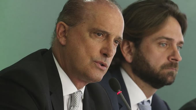   Em entrevista coletiva nesta quarta-feira, o chefe da Casa Civil da Presidência da República, ministro Onyx Lorenzoni, disse que o governo resolveu enviar projeto de lei ao Congresso Nacional por entender que sua tramitação trará mais segurança para a família que quiser adotar essa modalidade de ensino