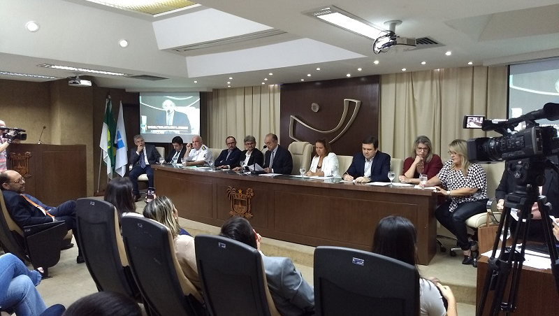  A audiência reuniu diretores de hospitais, promotores e representantes de conselhos de secretarias municipais de saúde e do CRM.