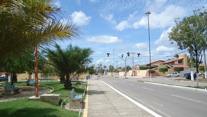   A principal via do bairro Nova Betânia está se transformando num grande shopping a céu aberto, com lojas para todos os tipos de gostos