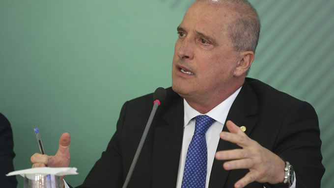   “Nós temos que lidar com uma realidade que é a escolha que o Brasil fez há cinco décadas, do modal rodoviário, e que precisa ser enfrentada para garantir respeito e valorização do trabalhador e o abastecimento da população brasileira”, disse o ministro da Casa Civil, Onyx Lorenzoni