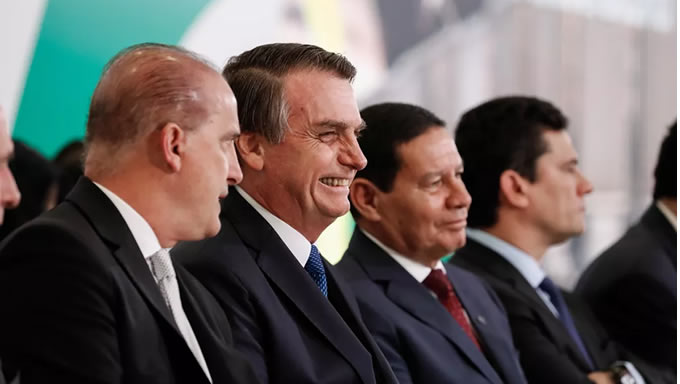   Governo Jair Bolsonaro, que vem acumulando fracassos na área econômica, já está jogando para baixo as previsões da economia; segundo estimativas do mercado financeiro, o PIB tende a cair e registrar um desempenho negativo no primeiro trimestre