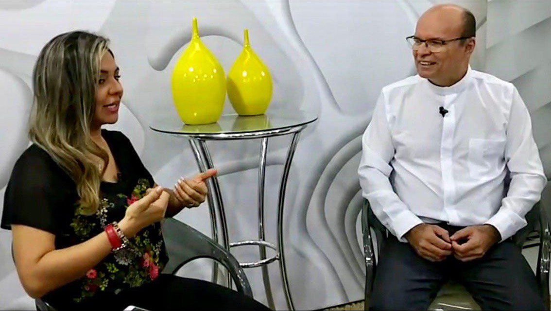   “Apesar de nós termos tantas coisas ao nosso redor a gente se sente só, deprimido e abandonado”, explicou o Padre Flávio Augusto, em entrevista ao programa Tudo em Dia, da Super TV.