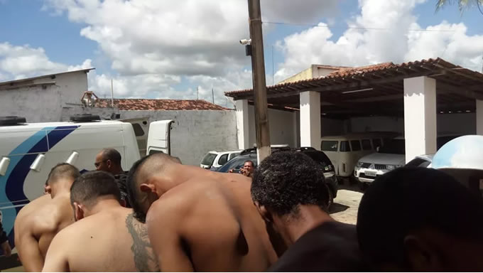  Uma operação conjunta deflagrada pelas Polícias Civil e Militar nas primeiras horas da manhã desta quarta-feira (17) terminou com a prisão de 13 adultos e apreensão de três adolescentes em Goianinha, na região Agreste potiguar