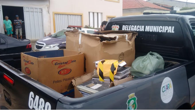   Cinco servidores investigados por corrupção foram afastados de suas funções públicas após uma operação da Polícia Civil, realizada na manhã desta quarta-feira (17), em Aracati