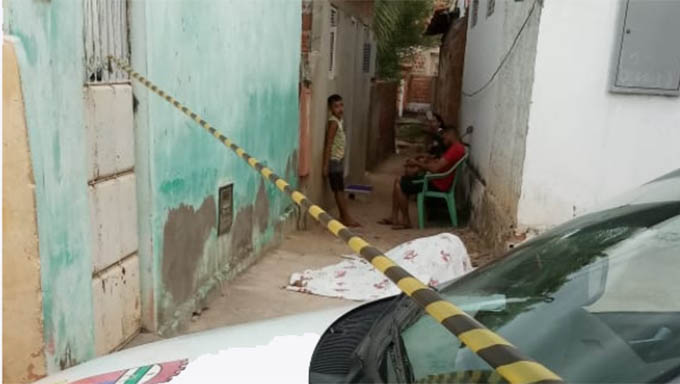   Corpo de Marcos Capoeirista ficou num bequinho perto da Lagoa de Captação do bairro Ving Rosado