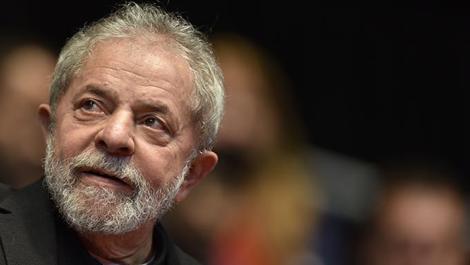   O STF (Supremo Tribunal Federal) vai liberar o ex-presidente Lula para dar entrevistas à Folha e a outros veículos que pediram autorização para falar com ele na prisão. A decisão deve ser anunciada ainda nesta quinta (18), informou a jornalista Mônica Bergamo em sua coluna