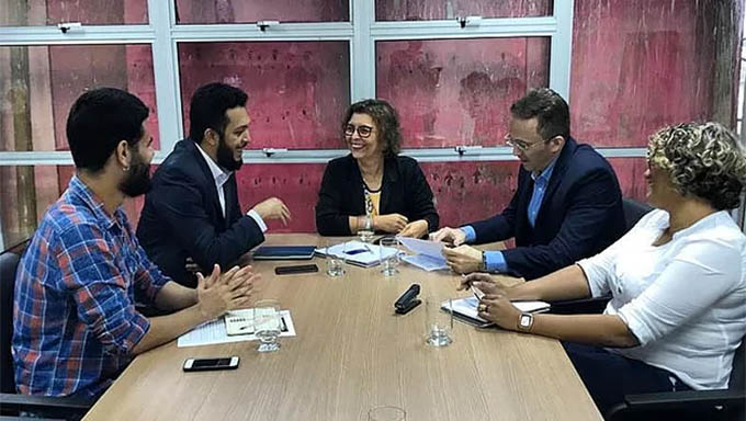   Reunião contou com representantes da UERN, dos estudantes e do Gabinete da deputada Isolda Dantas