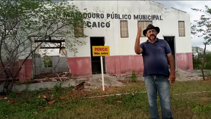    Cição Bandido, como gosta de ser chamado, foi ao local em ruinas, gravou um vídeo e levou ao conhecimento do MPF, que abriu uma investigação, que conta com a confirmação os fatos pela atual gestão que tem a frente o prefeito Batata