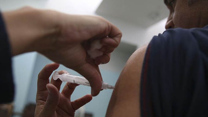   Campanha Nacional de Vacinação contra a Gripe entra em uma nova etapa na próxima segunda-feira (22) em todo o país. A primeira fase, que teve início em 10 de abril, vacinou crianças, gestantes e puérperas. A partir da próxima segunda, o Ministério da Saúde abrirá ao restante do público-alvo