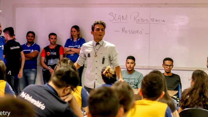   A poesia perfomática dos artistas de Mossoró é a atração que vai movimentar o auditório da Estação das Artes na próxima quarta-feira (24), às 19h, quando será realizada a segunda etapa do Slam Mossoró 2019