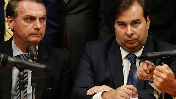   O presidente da Câmara, Rodrigo Maia, disse nesta segunda-feira, 22, durante participação de evento jurídico em Lisboa, que a Comissão Especial da Casa só vai começar a trabalhar quando o presidente Jair Bolsonaro e o ministro da Economia, Paulo Guedes, retirarem a censura dos dados que deram origem à Reforma da Previdência. Ele prevê que a Comissão seja formada em 7 de maio