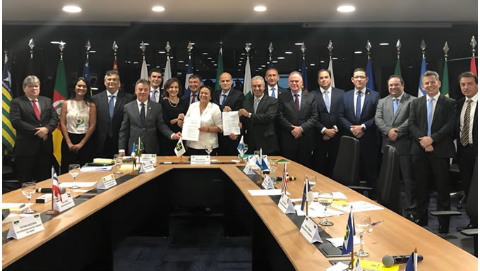   A governadora Fátima Bezerra apresentou no IV Fórum dos Governadores a proposta já aprovada pelo grupo, a qual ela se refere como “o novo Fundeb”, que se diferencia do atual por ser uma política permanente - sem prazo de vigência - e com maior participação da União no financiamento do fundo