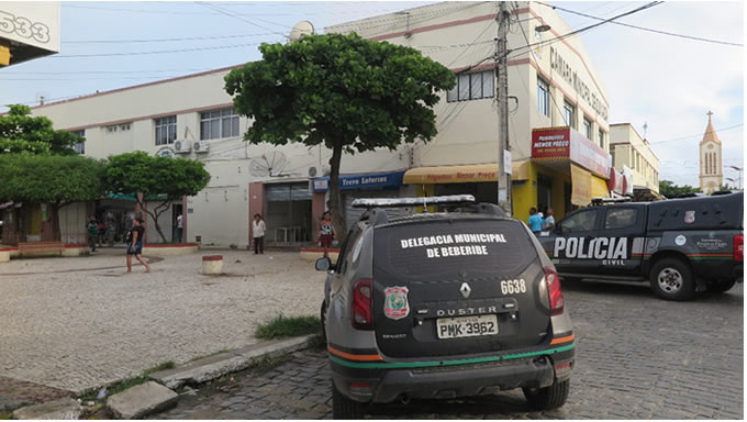   O Ministério Público do Ceará (MPCE) e a Polícia Civil deflagraram, na manhã desta quarta-feira (24), a segunda fase da operação "Fiel da Balança" e deram início à operação “Casa de Palha” no município de Quixadá, no Sertão Central cearense