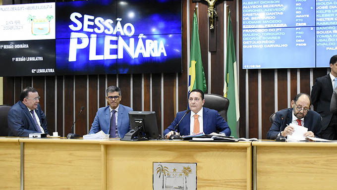   O presidente Ezequiel Ferreira disse que “O plenário da Assembleia Legislativa mais uma vez se mostrou altivo, garantiu um direito legal do magistério e assegurou direitos aos mais carentes"