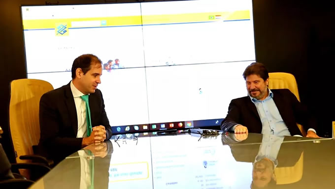   Secretários de Tributação e de Planejamento, Carlos Eduardo Xavier e Aldemir Freire, durante pregão dos royalties do Governo do RN 