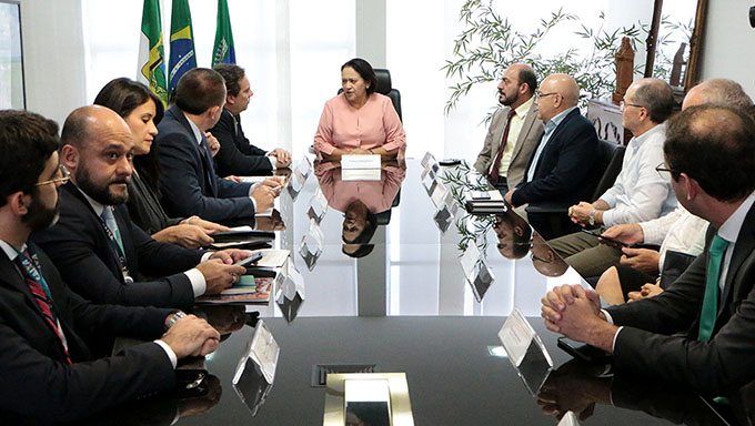   Acompanhada com secretários e o vice-governador Antenor, a governadora Fátima conversou com o superintendente da Caixa nesta sexta-feira, em Natal