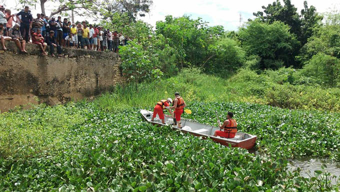   Corpo de Bombeiros resgatam corpo do flanelinha Canário dos aguapés do rio Apodi/Mossoró na barragem do Centro