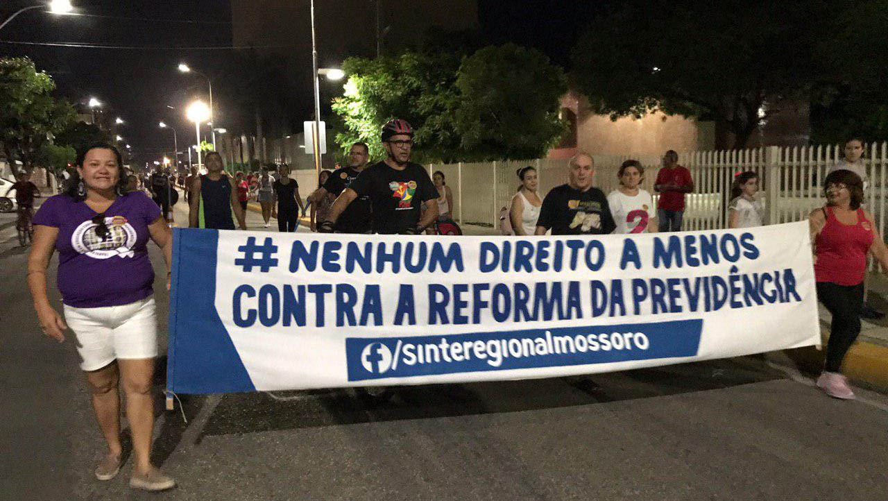   O ato foi organizado pelas centrais sindicais de Mossoró e contou com o apoio da deputada estadual Isolda Dantas.