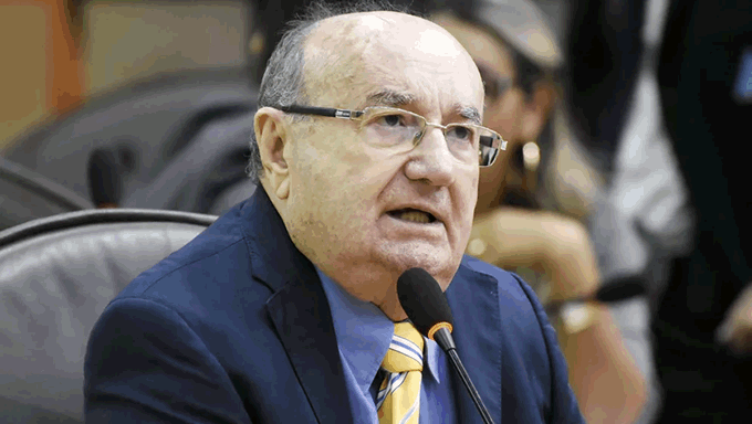   A Justiça determinou a indisponibilidade de R$ 704.446,39 em bens de Janine Salustino Mesquita de Faria, filha do ex-governador Robinson Faria, e também do deputado estadual José Dias (PSDB)
