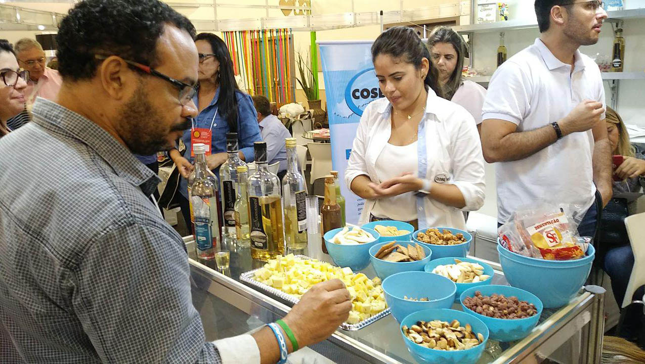   Degustação de Licor Beijinho Doce, Cachaça Extrema, Cachaça Samanau, Queijos de jucurutu e de Jardim de Piranhas.