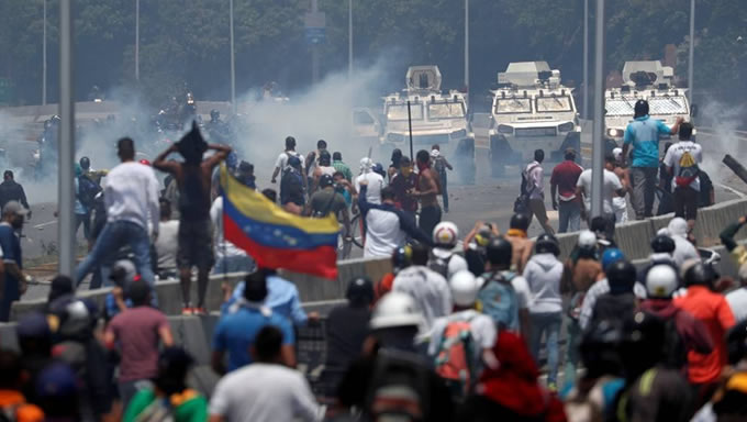   O chefe do Gabinete de Segurança Institucional (GSI) da Presidência do Brasil, Augusto Heleno, afirmou na tarde desta terça-feira que o tamanho do apoio de militares venezuelanos a Juan Guaidó, que em janeiro se proclamou presidente interino com o apoio da Assembleia Nacional, é a "grande incógnita" 