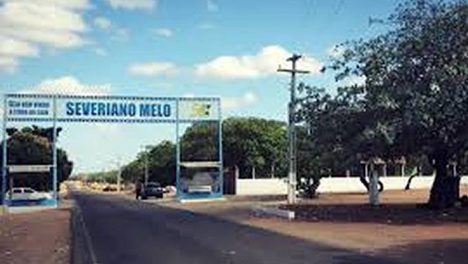   s Municípios de Rodolfo Fernandes, Severiano Melo e Itaú deverão adotar as medidas necessárias para exonerar os servidores públicos efetivos que foram admitidos sem aprovação em concurso público