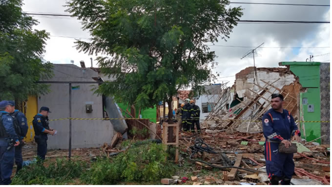   Uma explosão em uma fábrica de fogos de artifício clandestina deixou pelo menos seis pessoas feridas em Juazeiro do Norte, na Região do Cariri, na manhã desta quinta-feira (2)