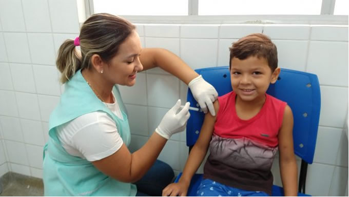  A Secretaria de Saúde da Prefeitura de Mossoró vai abrir neste sábado (04), durante o Dia D de vacinação contra Influenza, 43 postos de vacinação espalhados pela cidade para imunizar os indivíduos que estão dentro dos públicos-alvo da 21ª Campanha Nacional contra Influenza