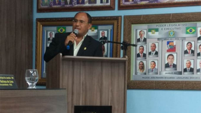   Vereador e professor Jozenildo Morais nega que tenha motivado a saída da médica Débora de Janduis