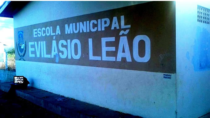   Criminosos invadiram a Escola Municipal Evilásio Leão durante a madrugada desta segunda-feira (6) e roubaram a merenda dos alunos da instituição. A escola fica na zona rural de Mossoró