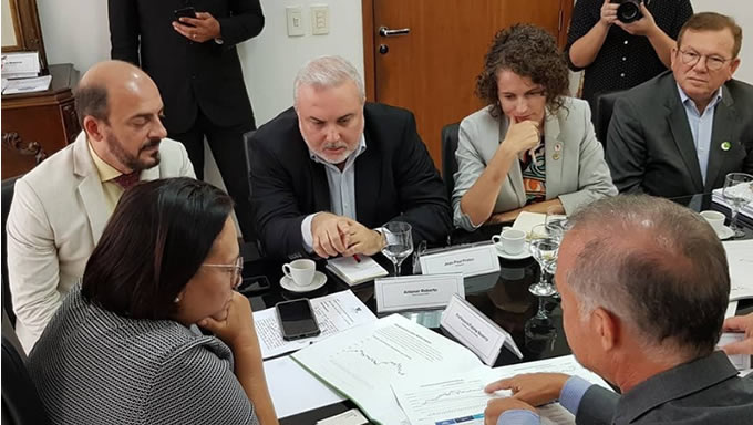 Imagem 1 -  O senador Jean Paul Prates informou que participou nesta segunda-feira (06) de uma reunião com a governadora Fátima Bezerra e comitiva da Petrorecôncavo, empresa do ramo de petróleo que comprou 34 campos de petróleo maduros do Polo Riacho da Forquilha no Rio Grande do Norte