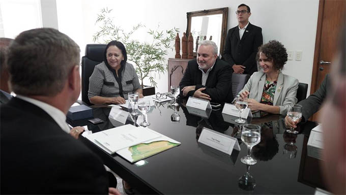   Isolda Dantas, Jean-Paul e a governadora Fátima Bezerra em reunião com os diretores da Petroreconcavo