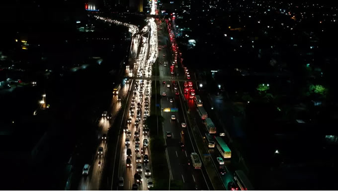   Motoristas se juntaram em Natal, no início da noite desta terça-feira (7), para protestar contra o aumento do preço dos combustíveis. Eles fecharam, com seus carros, duas faixas da BR-101, em Candelária, no sentido que dá acesso aos demais bairros da Zona Sul da capital