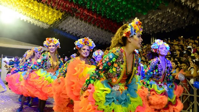   A Arena Deodete Dias, sede dos concursos de quadrilhas juninas do Mossoró Cidade Junina, será mais uma vez montada dentro do Corredor Cultural da Avenida Rio Branco, na Praça dos Patins Sadraque Taveres