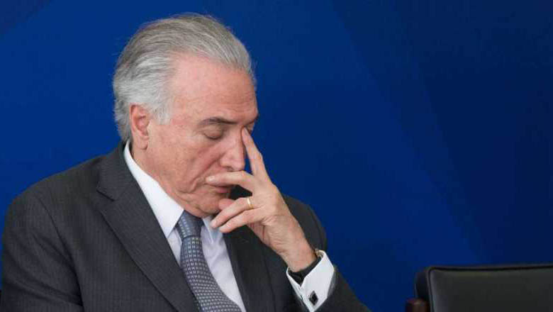   O juiz ainda determinou a indisponibilidade de imóveis e veículos de Temer, Lima e Costa, ou seja, eles não podem ser vendidos.