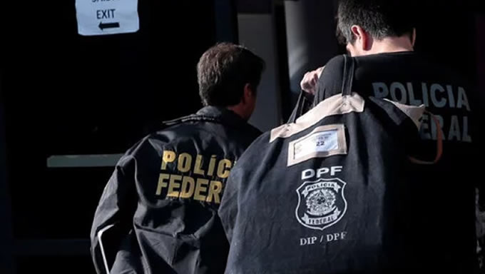   Eleito com amplo apoio de policiais federais e civis, o presidente Jair Bolsonaro tem pela frente uma onda de insatisfação nas categorias, que pedem tratamento igual ao dos militares na reforma da Previdência. A reportagem é do Jornal Folha de S.Paulo