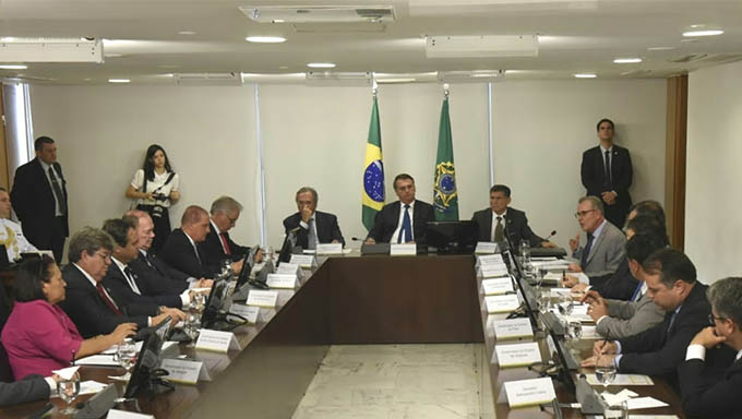   Presidente recebeu a Fórum de Governadores do Nordeste pela primeira vez; Fátima Bezerra, do RN, entregou a minuta do novo Fundeb e pediram um novo pacto federativo e cessão onerosa e partilha dos recursos do pré-sal