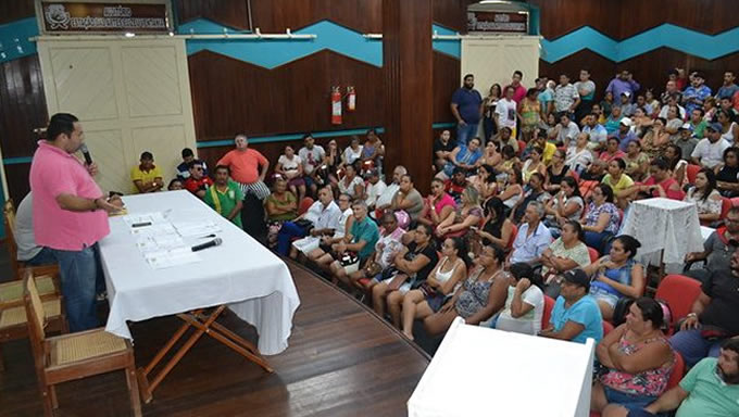   Comerciantes e proprietários de camarotes que vão atuar durante o Pingo da Mei Dia e Boca da Noite receberam as fichas de atendimento para o credenciamento que inicia nesta terça-feira, 14, no auditório Dorian Jorge Freire, da Estação das Artes Elizeu Ventania