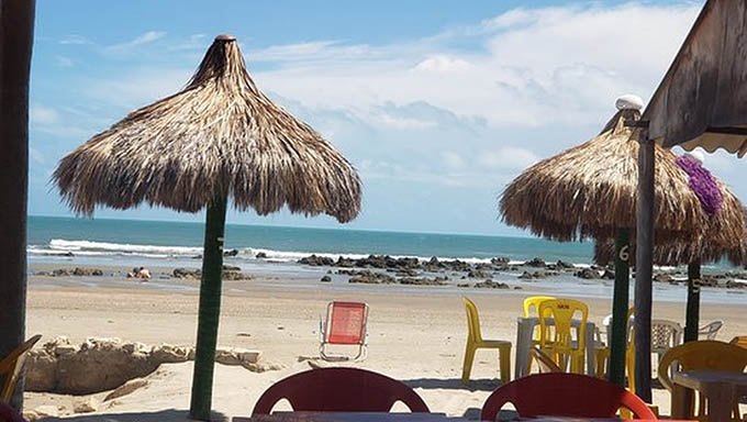   As barracas e restaurantes geram movimentam a economia local e atraem turista do RN e de outros estados para a região da Costa Branca.