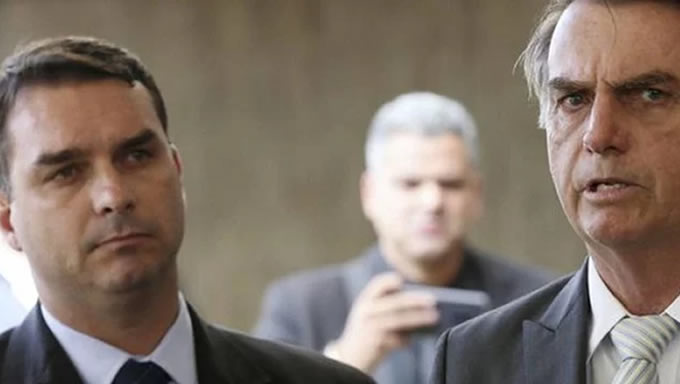   De Dallas, nos Estados Unidos, o presidente Jair Bolsonaro (PSL) criticou nesta quinta-feira (16) a quebra de sigilo bancário e fiscal na investigação sobre as movimentações financeiras de seu filho, o senador Flávio Bolsonaro (PSL-RJ). De acordo com o chefe do Planalto, “estão fazendo um esculacho em cima” do parlamentar