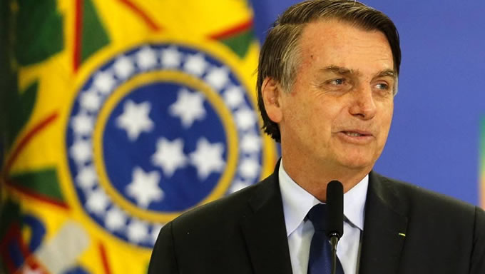   O presidente Jair Bolsonaro voltou a criticar o IBGE sobre as estatísticas de emprego. Segundos dados da Pnad Contínua, do IBGE, divulgados nesta quinta-feira, odesemprego cresceu em 13 estados brasileiros e no Distrito Federal , no primeiro trimestre do ano, quando atingiu 13,4 milhões de trabalhadores