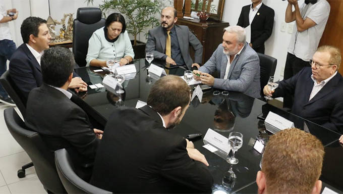  Touros receberá investimentos de R$ 350 milhões em 4 novos parques eólicos. Empresários apresentaram o projeto nesta quinta-feira (16), a governadora Fátima Bezerra. Também participaram da reunião o vice-governador, Antenor Roberto, e o senador Jean Paul Prates.