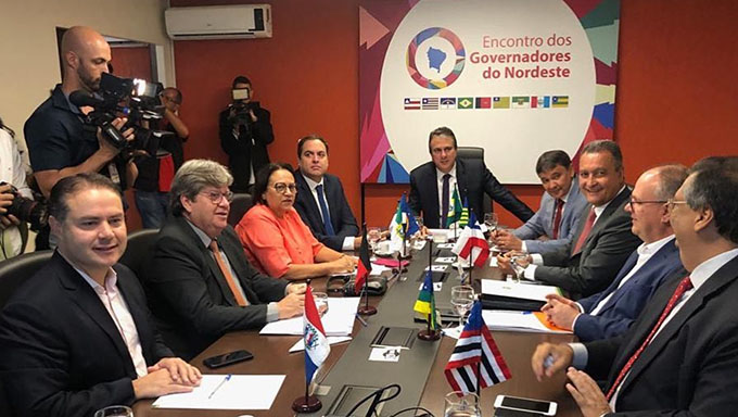   A governadora Fátima Bezerra (PT) juntou-se a outros 13 chefes de Executivos estaduais para criticar o decreto do governo federal que ampliou as possibilidades legais de uso e porte de armas no País