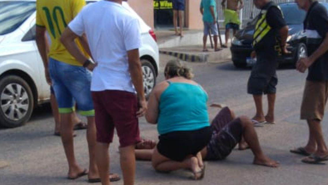   O homem estava trabalhando em uma borracharia quando um criminoso chegou em uma moto já efetuando disparos.