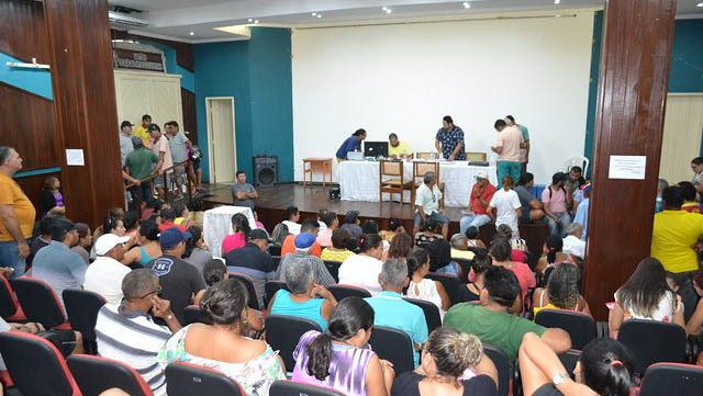  A prefeitura reuniu os ambulantes, no auditório da Estação das Artes, nesta quarta-feira (22), para tirar dúvidas e repassar as principais informações sobre o credenciamento.