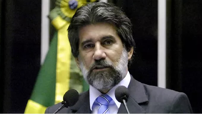   O Tribunal Regional Federal da 4ª Região (TRF4) determinou o bloqueio de mais de R$ 3,57 bilhões, incluindo valores e bens dos partidos MDB e PSB, de empresas, políticos e outros indivíduos. Cabe recurso da decisão